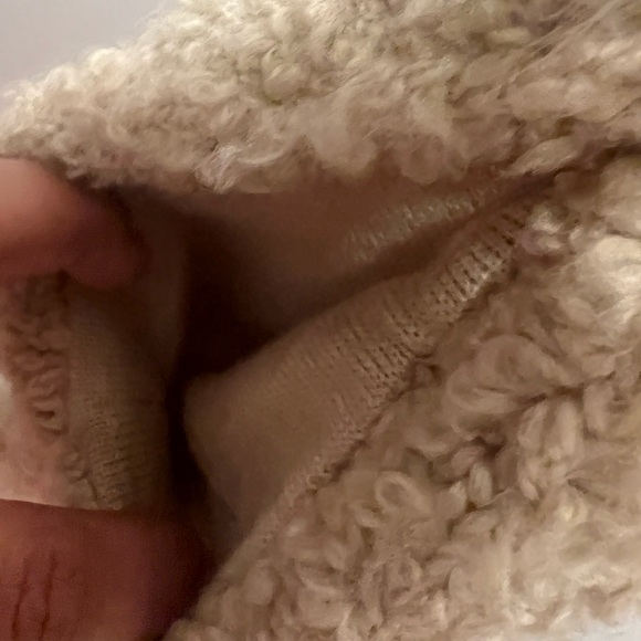 Sleeveless Cardigan with Faux Fur - Picture 14 of 15